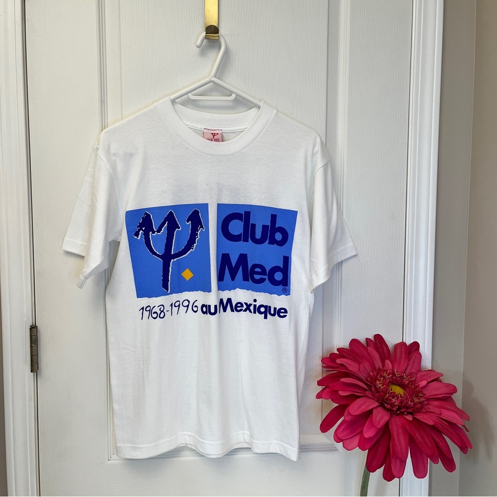 BONUS 2 🤩 Vintage Club Med Bag and Medium T-Shirt Bundle